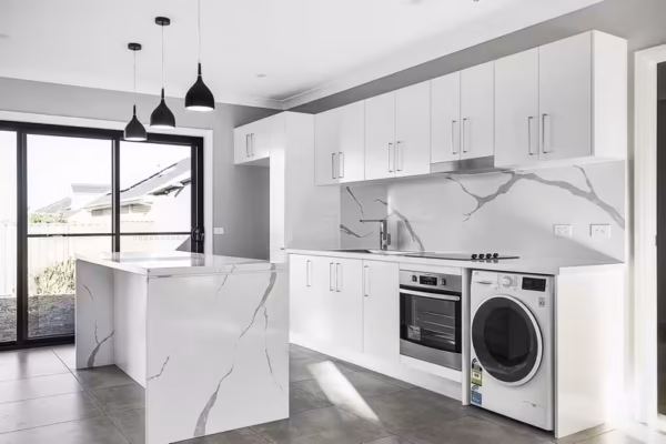 granny-flat-sydney-integrated-laundry-design-Island-bench-carrara-waterfall-shadow-line-quantum-quartz-40mm-laundry-pendant