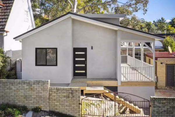 Granny-flat-sydney-render-finish-black-dormer-windows-updown-light-tiimber-access-stairs-large-patio-area