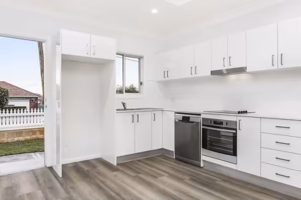 granny-flat-blue-gum-kitchen-design-polyurethane-quatum-quartz-design-benchtop-westinghouse