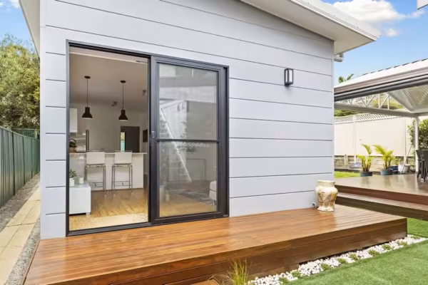 granny-flat-bluegum-beach-style-bungalow-weathertex-cladding-black-windows-timber-deck-sliding-door