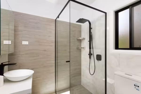 granny-flat-bluegum-sydney-timber-looking-tiles-feature-wall-custom-black-shower-screen-black-sink