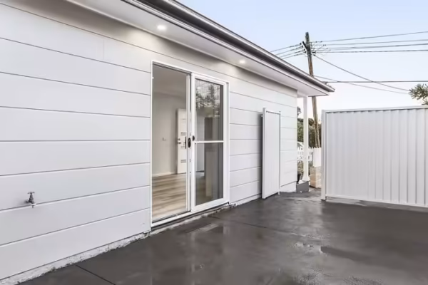 granny-flat-bluegum-sydney-weathertex-cladding-white-windows-concreted-courtyard