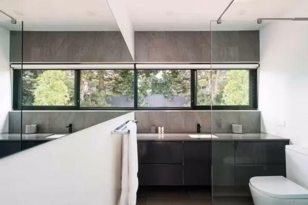 granny-flat-design-sydney-batroom-quality-custom-vanity-splash-back-window-mirror-reflection-walk-in-shower (1)