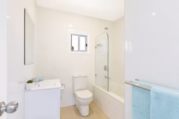 granny-flat-sydney-blue-gum-main-bathroom-shower-over-bath-design-quality-tiles-to-ceiling (1)