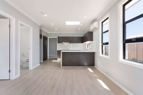 granny-flat-sydney-bluegum-kitchen-design-polytec-quantum-quartz-skylight-black-windows granny-flat-sydney-bluegum-kitchen-design-polytec-quantum-quartz-skylight-black-windows
