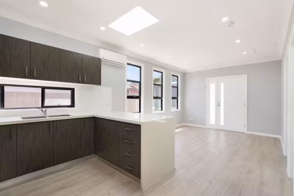 granny-flat-sydney-design-kitchen-polytec-40mm-quantum-quartz-benchtop-skylight-windows granny-flat-sydney-design-kitchen-polytec-40mm-quantum-quartz-benchtop-skylight-windows