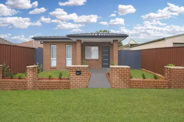 granny-flat-sydney-front-porch-design-brick-columns-veneer-boral-pgh-colorbond-fence-landscape-concrete-pathway-letterbox