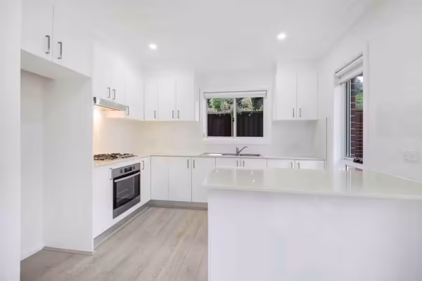 granny-flat-sydney-kitchen-design-bluegum-detail-laminate-floor-polyurethane-doors-quantum-quartz-westinghouse