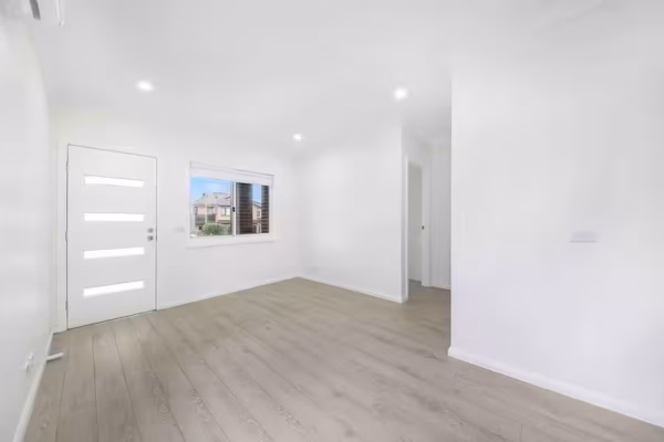 granny-flat-sydney-living-design-bluegum-detail-laminate-floor-humedoors-front-door-white-ceilings-design-two-bedrooms