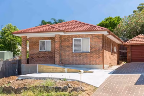 granny-flat-sydney-street-front-porch-design-brick-columns-veneer-boral-pgh-driveway-landscape-letterbox